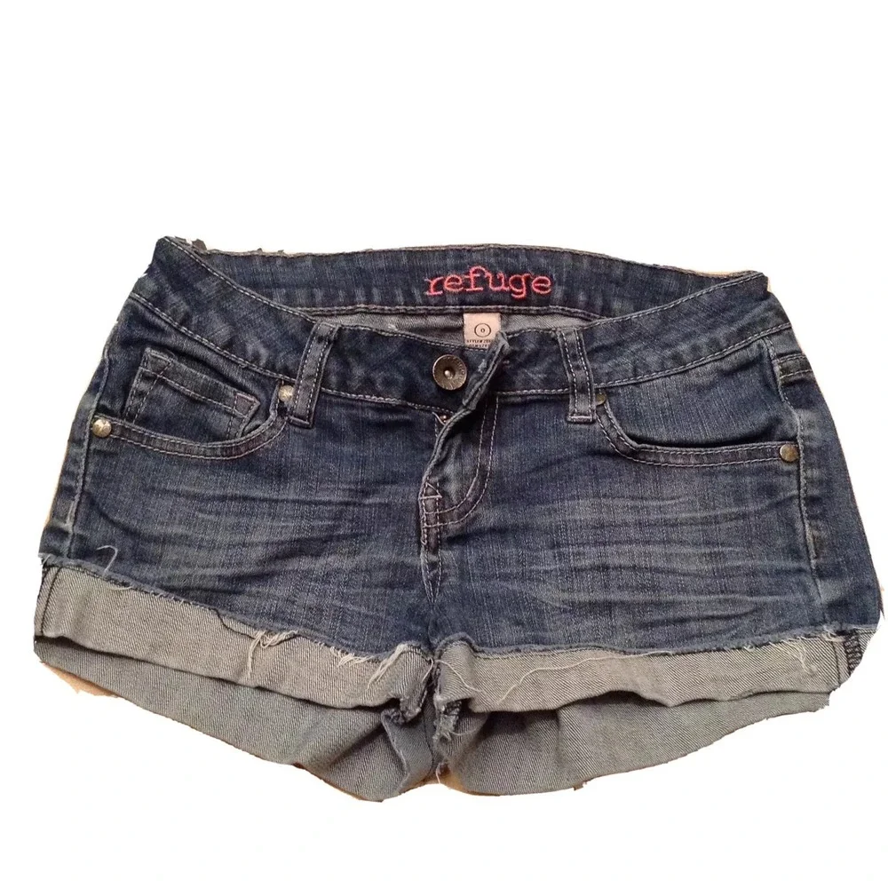 Refuge Women Size 0 Blue Denim Cut Off Shorts Dark Wash Embroidered Back Pockets